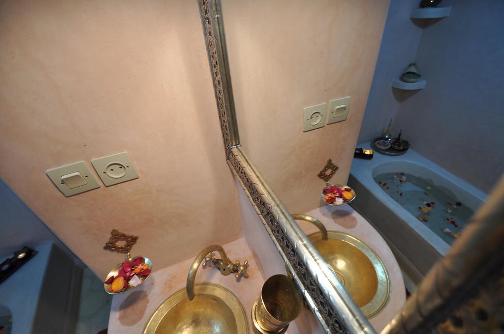 Riad La Famille Marrakesh Ngoại thất bức ảnh