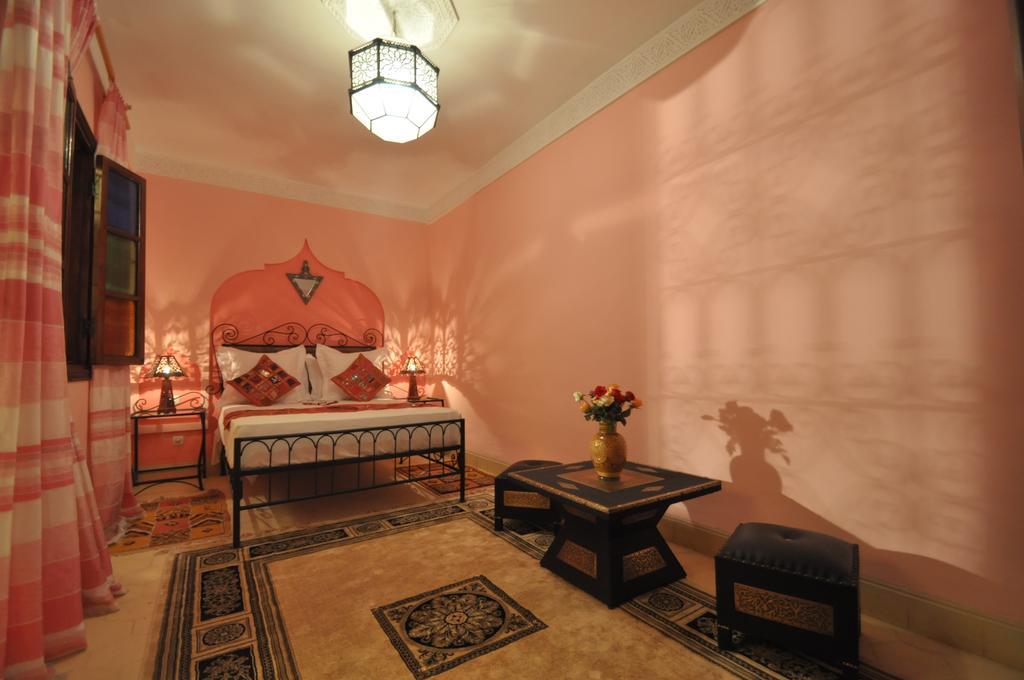 Riad La Famille Marrakesh Ngoại thất bức ảnh